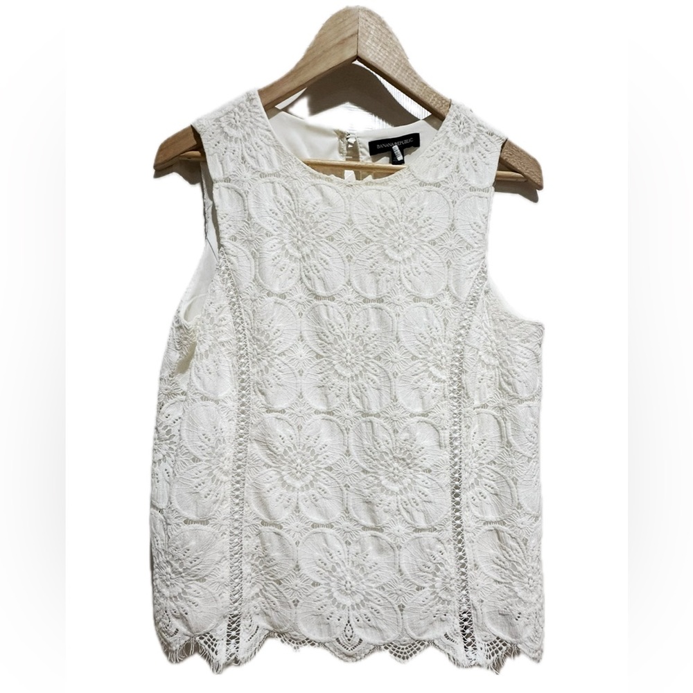 Banana Republic lace top size small
